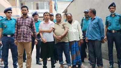 পুলিশের হেফাজতে গ্রেফতার ব্যক্তিরা
