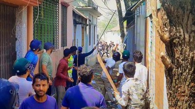 ব্রাহ্মণবাড়িয়ায় জুয়া খেলা নিয়ে বিরোধকে কেন্দ্র করে গত ২৫ দিন ধরে থেমে থেমে সংঘর্ষ চলছে