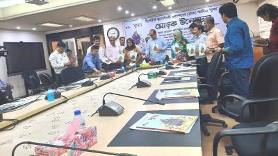 দুদকের প্রধান কার্যালয়ে রি‌পোর্টার্স অ্যাগেইনস্ট করাপশ‌নের (র‍্যাক) স্মরণিকা ‘সুপথ'র মোড়ক উন্মোচন অনুষ্ঠান