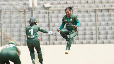 হ্যাটট্রিক করেন ফারিহা