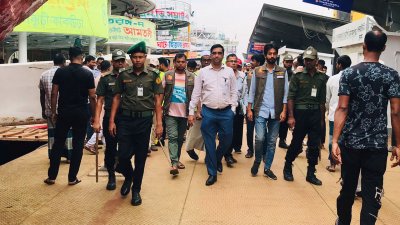 অভিযানে নৌ পুলিশ ও বিআইডব্লিউটিএর মোবাইল কোর্ট