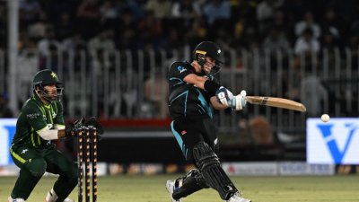 চাপম্যানের কাছে পাত্তা পায়নি পাকিস্তান