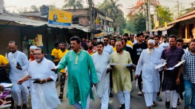 ময়মনসিংহ মহানগরীর চরপাড়া ও তৎসংলগ্ন এলাকায় ‘ভারতীয় পণ্য বর্জন ও আগ্রাসন প্রতিরোধে রুখে দাঁড়ান’ শীর্ষক লিফলেট বিতরণ করেন জোটের শীর্ষ নেতারা