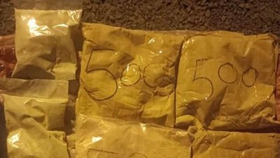 বিএসএফের হাতে জব্দ হওয়া হেরোইন।
