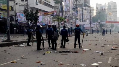 বিএনপির সমাবেশকে ঘিরে সংঘর্ষ (ছবি: সাজ্জাদ হোসেন)