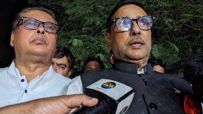 বৈঠক শেষে সাংবাদিকদের সঙ্গে কথা বলছেন ওবায়দুল কাদের