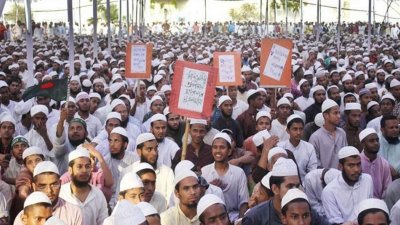 ৫ মে ২০১৩ তারিখে শাপলা চত্বরে হেফাজতের জমায়েত (ছবি ঢাকা ট্রিবিউন)