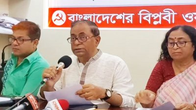 সংবাদ সম্মেলনে বক্তব্য রাখছেন সাইফুল হক