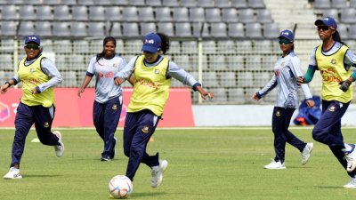অনুীশলনে বাংলাদেশের মেয়েরা