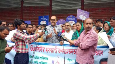 সচেতনতামূলক কার্যক্রম ও মশক নিধন অভিযানে কথা বলছেন মেয়র আতিকুল ইসলাম