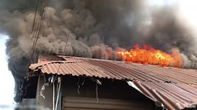 শরীয়তপুরে দোকানে আগুন