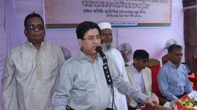 বক্তব্য দিচ্ছেন মেয়র তাপস