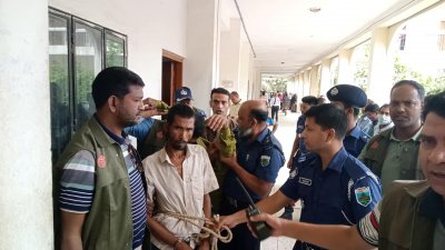 রায় ঘোষণার সময় দুই আসামি আদালতে উপস্থিত ছিল