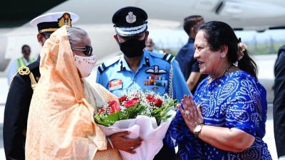 দিল্লিতে অভ্যর্থনা জানানো হচ্ছে শেখ হাসিনাকে। সেপ্টেম্বর ২০২৩