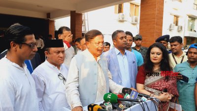 রবিবার বিকালে কক্সবাজারে শরণার্থী ত্রাণ ও প্রত্যাবাসন কমিশনার কার্যালয়ের সামনে প্রেস ব্রিফিংয়ে কথা বলেছেন পররাষ্ট্রমন্ত্রী ড. হাছান মাহমুদ