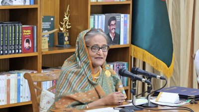 এসএসসির ফলের অনুলিপি গ্রহণের পর বক্তব্য রাখেন প্রধানমন্ত্রী শেখ হাসিনা (ছবি: সংগৃহীত )