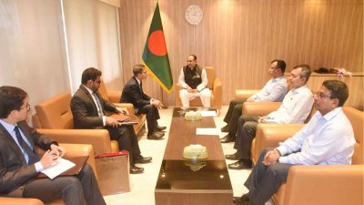 বাংলাদেশে নিযুক্ত ভারতের হাইকমিশনার প্রণয় ভার্মার সঙ্গে সৌজন্য সাক্ষাৎকালে মৎস্য ও প্রাণিসম্পদমন্ত্রী আব্দুর রহমান