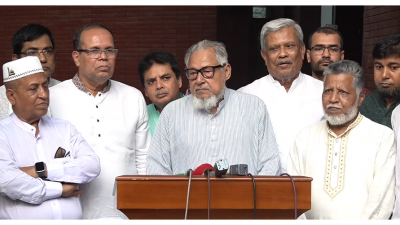 বক্তব্য দিচ্ছেন নজরুল ইসলাম খান