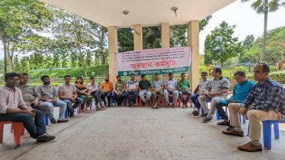 অবস্থান কর্মসূচি পালন করেছে কুমিল্লা বিশ্ববিদ্যালয়ের শিক্ষক সমিতি