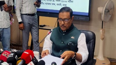 সভা শেষে গণমাধ্যমকে ব্রিফ করছেন ওবায়দুল কাদের
