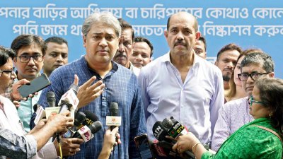 সপ্তাহব্যাপী বর্জ্য প্রদর্শনী পরিদর্শন করেন মোহাম্মদ আলী আরাফাত