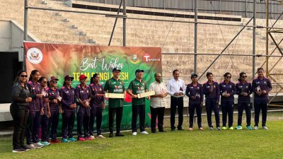 নিগারদের সঙ্গে ডোনাল্ড লুর ‘ক্রিকেট আড্ডা’