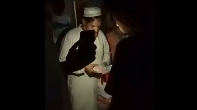 টাকা বিতরণ