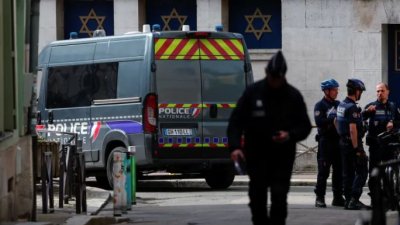 ফ্রান্সের সিনাগগে হামলাকারী নিহত। ছবি: রয়টার্স।