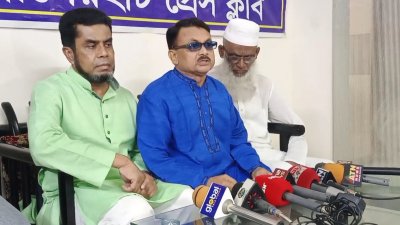 সংবাদ সম্মেলনে বক্তব্য দিচ্ছেন চেয়ারম্যান প্রার্থী এসএম অহিদুজ্জামান