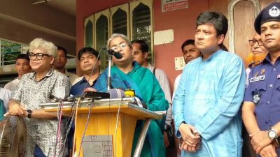 সাংবাদিকদের প্রশ্নের জবাবে সমাজকল্যাণমন্ত্রী ডা. দীপু মনি