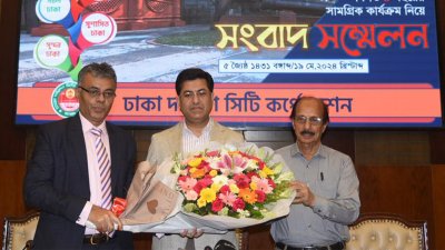 মেয়র হিসেবে দায়িত্বভার গ্রহণের চার বছর অতিক্রম উপলক্ষে শেখ ফজলে নূর তাপসকে ফুল দিয়ে অভিনন্দন জানানো হয়