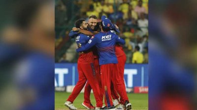জিতে বেঙ্গালুরুর উদযাপন