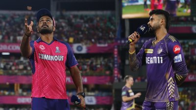 টস হলেও কোনও বল মাঠে গড়ায়নি।