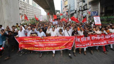 বিক্ষোভ সমাবেশে ‘রিকশা, ব্যাটারি রিকশা-ইজি বাইক সংগ্রাম পরিষদ’। ছবি: নাসিরুল ইসলাম