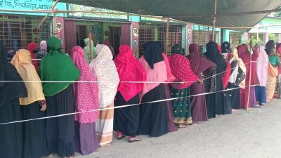 খুলনার দিঘলিয়া উপজেলার ব্রহ্মগাতী সরকারি প্রাথমিক বিদ্যালয় কেন্দ্র (ছবি: হেদায়েৎ হোসেন)