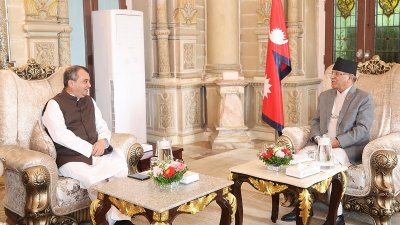 বৈঠকে নেপালের প্রধানমন্ত্রী পুষ্প কমল দাহাল প্রচন্ড ও পরিবেশমন্ত্রী সাবের হোসেন চৌধুরী