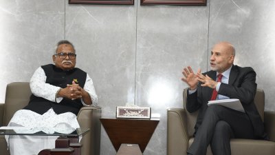 প্রবাসীকল্যাণ ও বৈদেশিক কর্মসংস্থান প্রতিমন্ত্রী শফিকুর রহমান চৌধুরীর সঙ্গে সৌজন্য সাক্ষাৎ করেন ইতালির রাষ্ট্রদূত অ্যান্তোনিও আলেসান্দ্রো