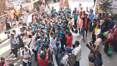 অপহরণের মামলায় গ্রেফতার তিন আসামির আট দিনের রিমান্ড মঞ্জুর করেছেন আদালত