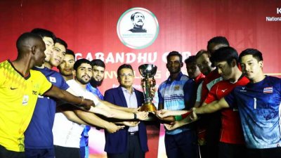 ট্রফি উন্মোচনে সব দলের অধিনায়ক