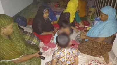 আশ্রয়কেন্দ্রে মানুষ