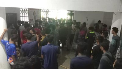 হলগেটে শিক্ষার্থীদের আন্দোলন (ছবি: প্রতিনিধি)