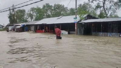 বরগুনায় জলোচ্ছ্বাসে দুই লাখ এক হাজার মানুষ কমবেশি ক্ষতিগ্রস্ত হয়েছে
