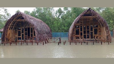 ঘূর্ণিঝড় রিমালের প্রভাবে বনের ভেতর তলিয়ে যাওয়া রিসোর্ট