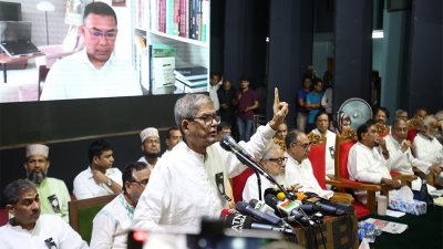 সভায় বক্তব্য রাখছেন মির্জা ফখরুল ইসলাম আলমগীর