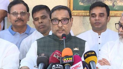গণমাধ্যমের সঙ্গে কথা বলছেন আওয়ামী লীগের সাধারণ সম্পাদক ওবায়দুল কাদের