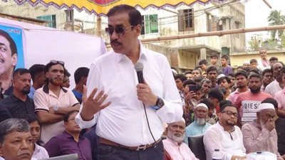 ফতুল্লা লালপুরের জলাবদ্ধ এলাকা পরিদর্শন শেষে কথা বলেন শামীম ওসমান