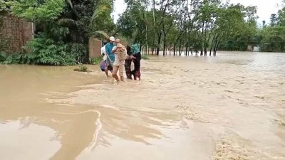 উজান থেকে নেমে আসা পাহাড়ি ঢলে সিলেটে বন্যা