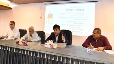 কর্মশালায় বক্তব্য রাখছেন জাতীয় বিশ্ববিদ্যালয়ের উপাচার্য ড. মো. মশিউর রহমান