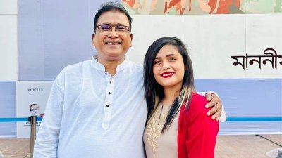 বাবা আনোয়ারুল আজীম আনারের সঙ্গে মেয়ে মুমতারিন ফেরদৌস ডরিন
