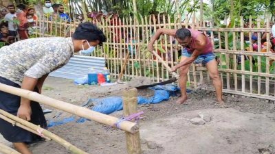 কবর খুঁড়ে মরদেহ উত্তোলন